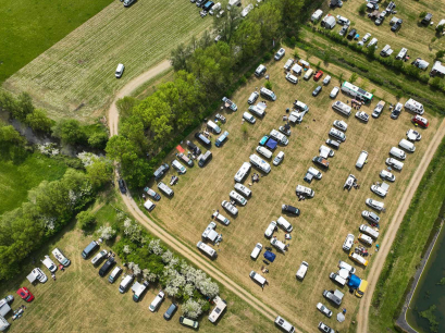 Faites étape au bivouac pour vivre pleinement le Camper Van Week-End !